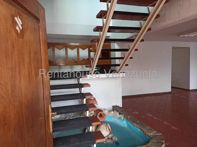 Casa En Venta En Calle Cerrada En El Cafetal, Mls# 25-19269 Zr