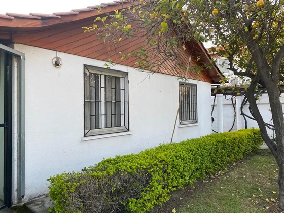 Se Vende!! Amplia Casa En Villa Macul 4d+2b+4est.
