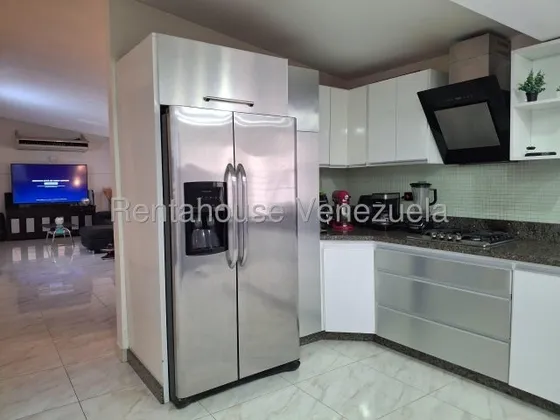 Daniela Linarez Vende Casas En Exclusiva Zona Del Este De Barquisimeto Con Amplios Espacios Y Todos Los Servicios Básicos Bellas Áreas Comunes Y Alta Seguridad                                         