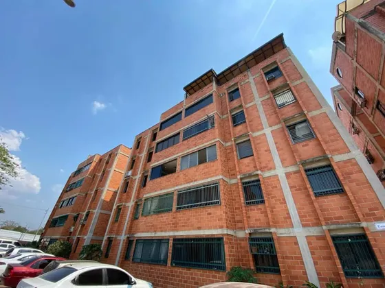 Apartamento Tipo Pent House 136. 23m A Pie De Calle En Urb. La Campiña-naguanagua Gb-blk