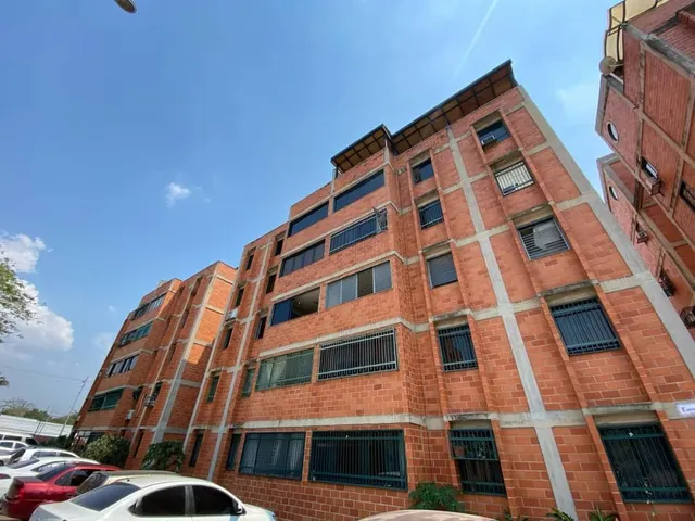 Apartamento Tipo Pent House 136. 23m A Pie De Calle En Urb. La Campiña-naguanagua Gb-blk