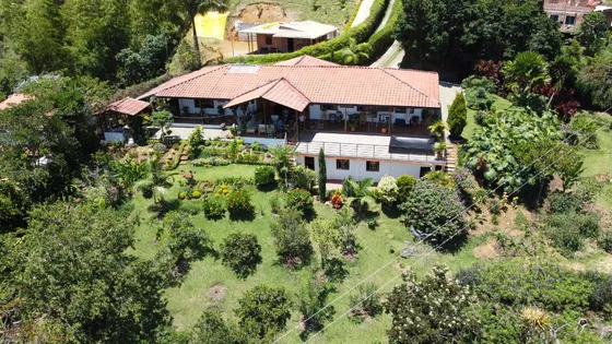 Se Vende Bellisima Casa Campestre En Girardota 