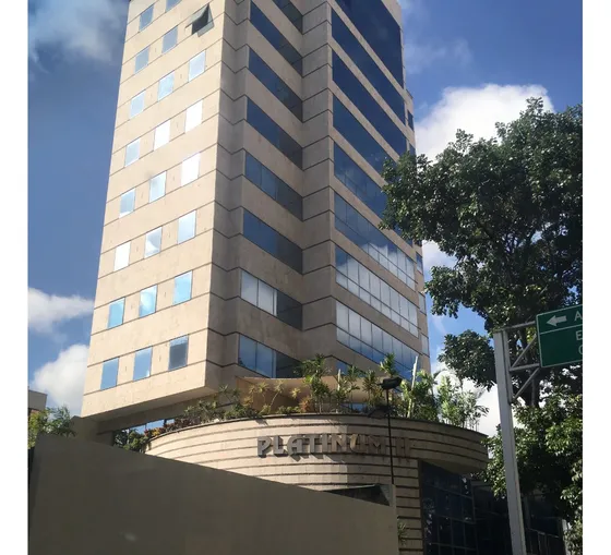 Se Alquila Excelente Oficina De 75 Metros Cuadrados En Torre Corporativa Relativamente Nueva