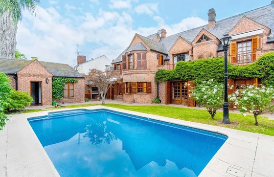 Venta Casa 8 Amb Jardín Pileta Cocheras Quinch Lav