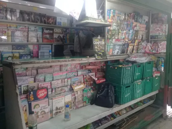 Parada De Diarios En Excelente Ubicación De Buenos Aires.
