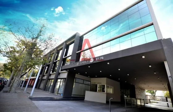 Complejo Nazaret Office, Cerro De Las Rosas. Cochera En Alquiler!!