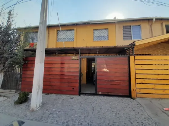 Casa En Venta De 6 Dorm. En Quilicura