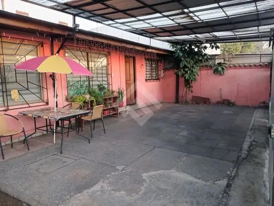 Casa En Venta De 5 Dorm. En Maipú