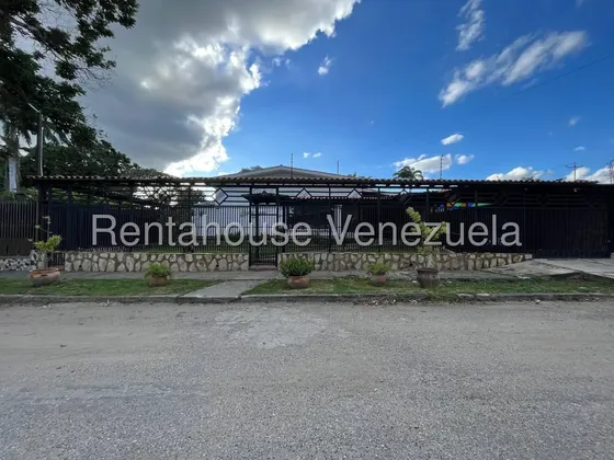 Alquiler Espectacular Y Amplia Casa Semi Amoblada En Exclusiva Zona Del Este De Barquisimeto ,lara Mehilyn Perez