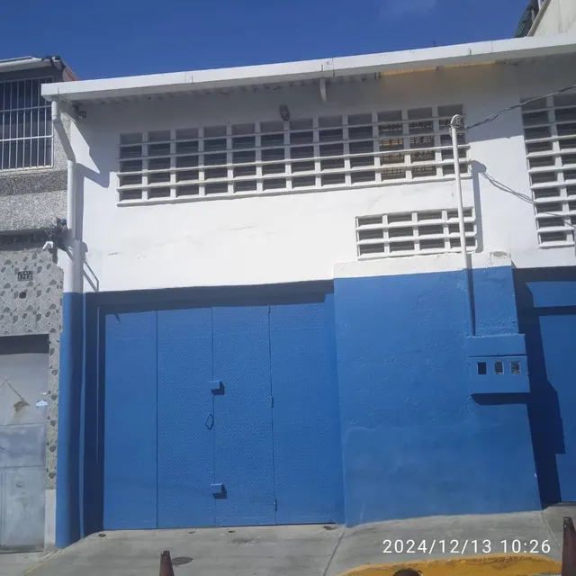 Se Vende Galpón En Excelente Ubicación En Boleíta Sur. (r.o)