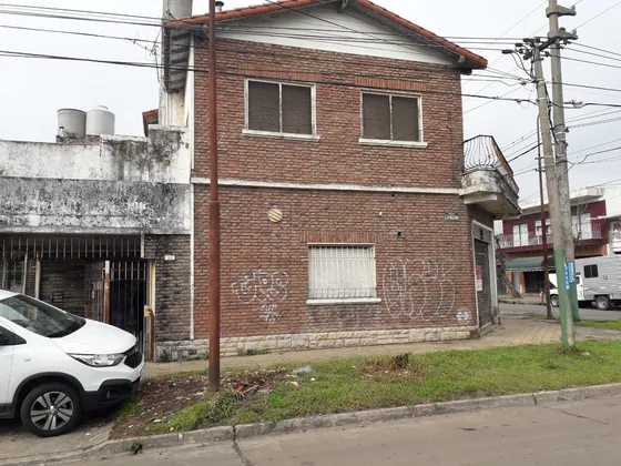 Se Vende Casa A Reciclar Con Dos Locales, Gran Oportunidad 