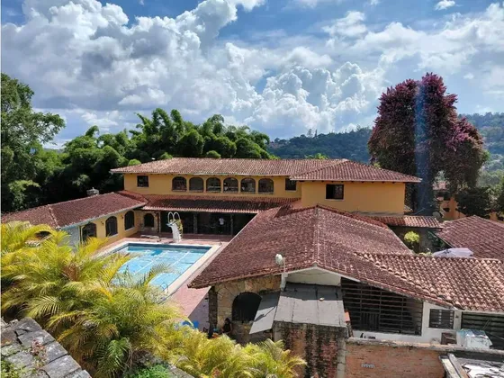 Vendo/alquilo Casa 10.350m2 De Terreno El Hatillo 5732