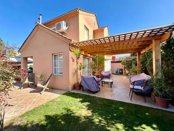 Excelente Casa En Venta De 4d. En Valle Lo Campino-quilicura