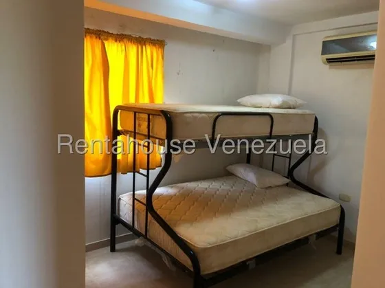 Ab Hermoso Y Acogedor Townhouse En Venta, Ubicado En Conjunto Privado De Ciudad Flamingo - Chichiriviche,parcialmente Amoblado.
