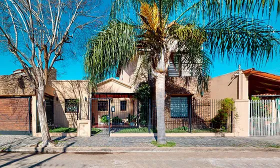 Hermosa Casa En Venta Sobre Calle Picasso, Ciudad Jardin 