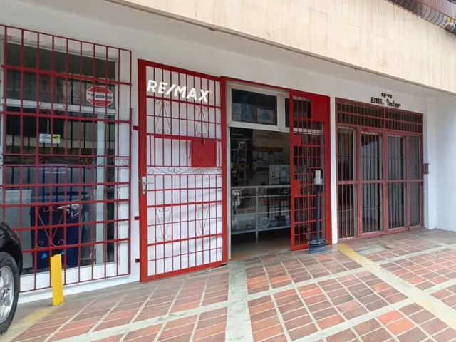 Venta Local Comercial+ Fondo, Con Amplio Espacio, Con Internet