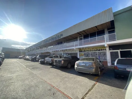 Oficina En Alquiler En Barquisimeto Av Libertador De 55m2 Divido En 2 Cubículos Y Anexo En La Parte De Atrás! Cod 25 7769 Comunicate Soy Gabi Irastorza                                                 