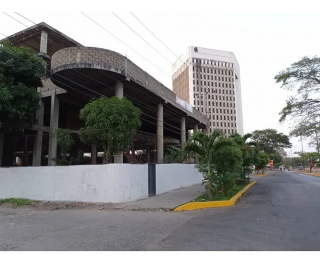 Local En Venta/alq 5.538 Mts2 Av. Municipal Puerto La Cruz 3 Niv 7p/e