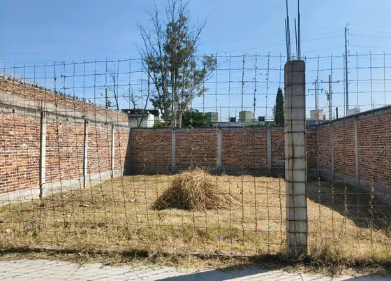 Se Renta Terreno Para Usos Múltiples Col El Cantar Celaya 