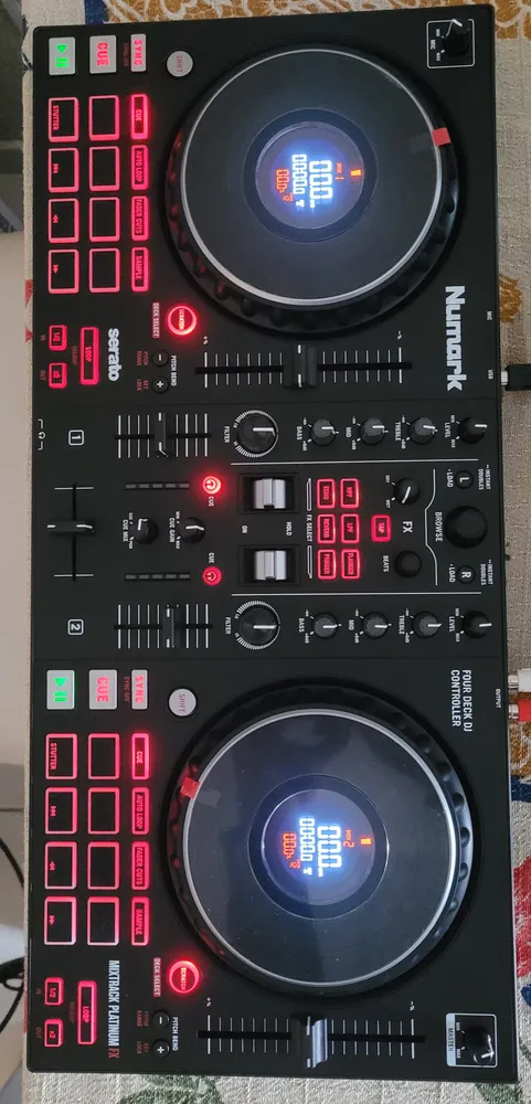Controlador DJ Numark Mixtrack Platinum FX cor Preto | Frete grátis