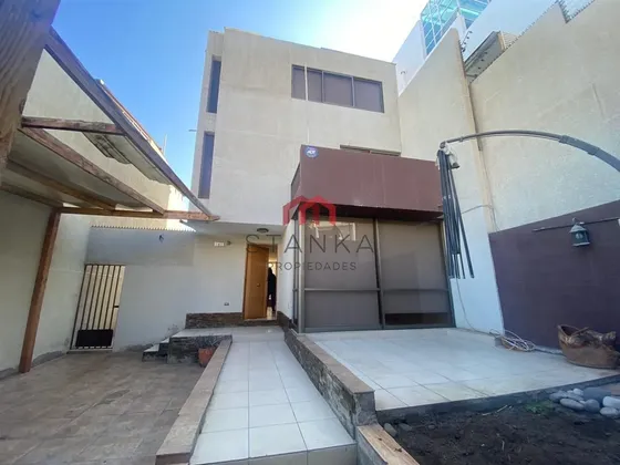 Casa En Venta 3 Pisos En Parque Ingles 9.350uf