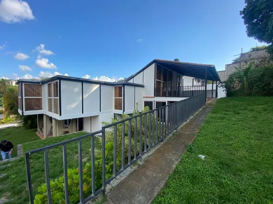 Prados Del Este, Casa Venta, Premio De Arquitectura Fruto Vivas