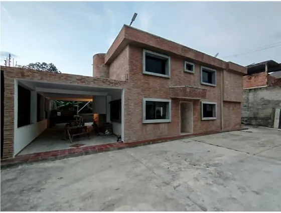 Ad, Casa En Venta Urbanización Colinas De Guataparo En Valencia
