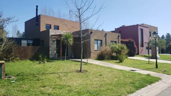 Casa En Venta Barrio Privado, San Francisco, Viilanueva. 