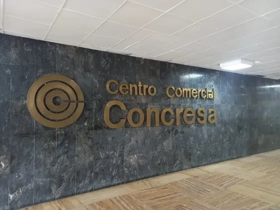 Oficina En Venta, Ubicada En Esquina Y Cerca Del Ascensor, Baño Interno, Centro Comercial Concresa
