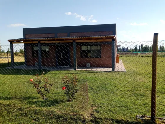 Casa En Venta - 3 Dormitorios 2 Baños - 1517mts2 - Mendoza