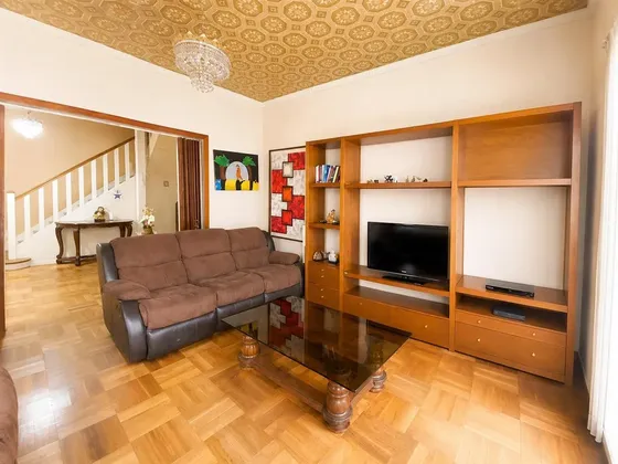 Casa En Venta De 5 Dorm. En Ñuñoa