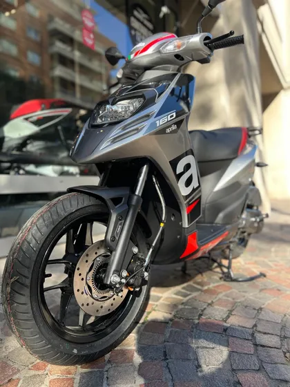 Aprilia Sr 160 Gris Con Casco De Regalo Hasta 31/05