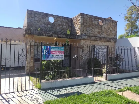 Venta El Jagüel Casa 2 Dormitorios, Terraza, Parque Y Cochera! Muy Prolija!