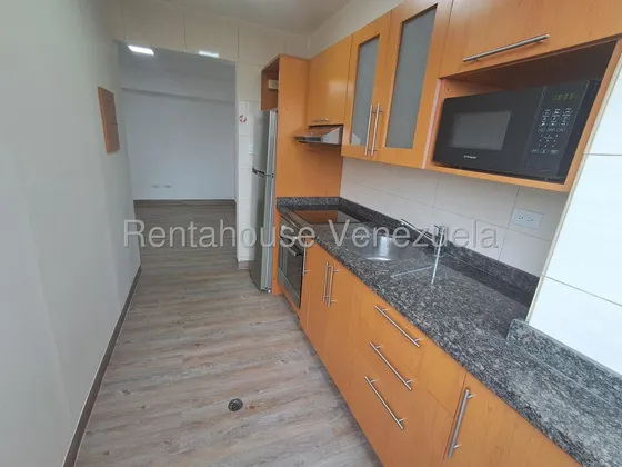 Alquiler De Apartamento En Los Palos Grandes #25-23208