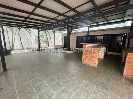 Local En Alquiler Chuao Mls #25-17912