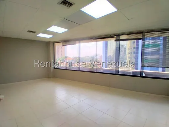  Maritza Lucena Rentahouse Trae Para Ti, En Alquiler Cómoda Oficina Ubicada En El Este De Barquisimeto. Ideal Para Desarrollar Proyecto De Inversión, Aire Acondicionado, Recepción, Sala De Baño.