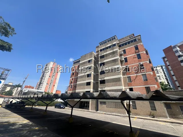 Maritza Lucena Alquila Espacioso Y Moderno Apartamento Al Este De Barquisimeto, Moderna Cocina, Área De Servico, Seguridad 24/7, Piscina, Agradable Vista, Cerca A Comercios, Clínicas, Parques.