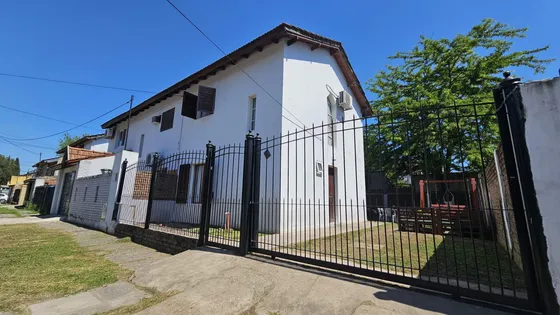 Dúplex En Venta - 2 Dormitorios 2 Baños - Cochera - 240mts2 - Almirante Brown
