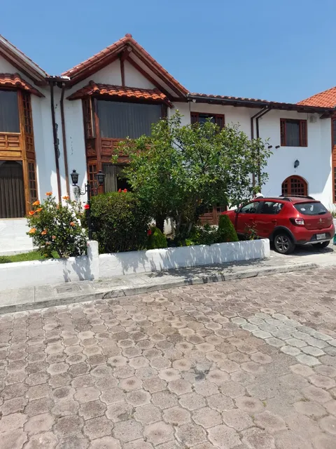 Vendo Hermosa Y Amplia Casa. Sector San José Del Valle. Frente A Supermercado Santa María