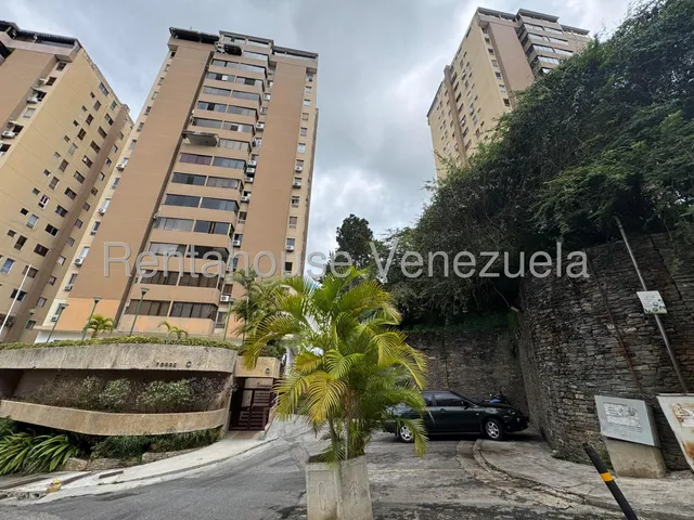 Estupendo Apartamento Ubicado En Calle Cerrada. Mg