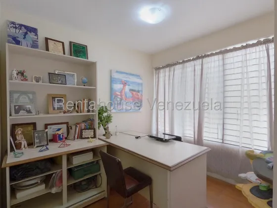 Gisselle Lobo Tiene En Venta Espectacular Apartamento En El Este De Barquisimeto Dispone De 190m2 Con Bellas Areas Amplio Muy Acogedor Elegante Con Todos Los Servicios Basicos 2 5 2 3 3 0 7           