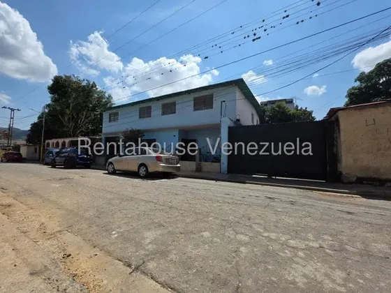 Rosa Espinoza Vende Casa Ubicado En Valencia, Agua Blanca, Casa Con Maximo Potencial Comercial. 26-14117 Agosto12