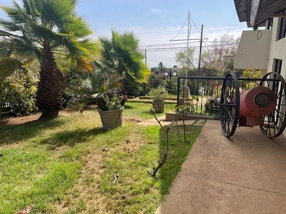 Vende Casa Con Desniveles Muy Amplia En Jardín Del Mar