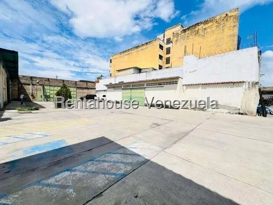  En Venta Terreno De Más 4800 M² Con Galpón En La Esquina Más Poderosa De Maracay. 25-22793 Mfc