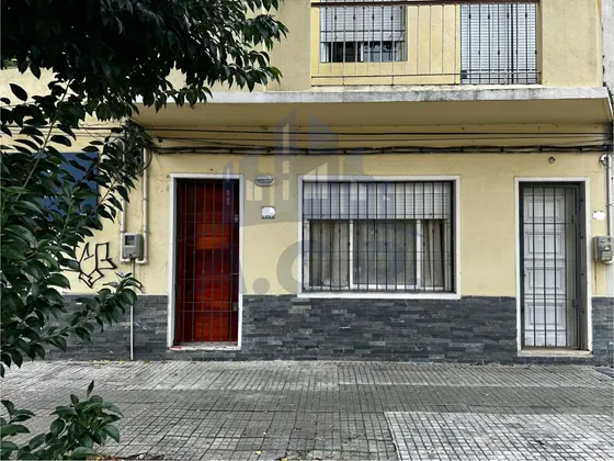 Casa Venta La Blanqueada 3 Dormitorios Con Patio Y Garaje
