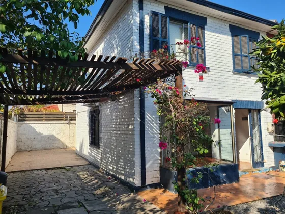 132 Mts2 Totales / 84 Mts2 Útiles / 3d +2b + E + B  