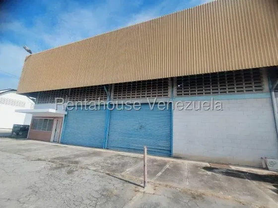 María Valera Alquila Excelente Galpón En Zona Industrial 1 Barrquisimeto, Área De Oficinas Administrativas Y Zona De Descarga Independiente.