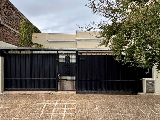 Venta Casa 3 Ambientes En Bernal