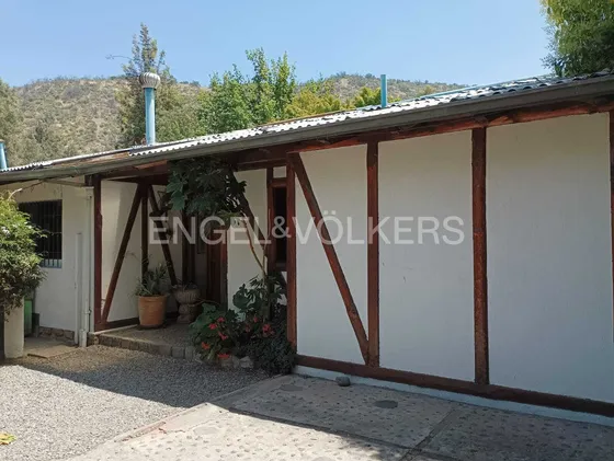 Casa Estilo Colonial En Calle Tranquila En El Arrayán