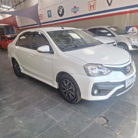 Toyota Etios 1.5 Platinum Sedan 16v Flex 4p Automático Toyota Etios 1.5 Platinum Sedan 16v Flex 4p Automático